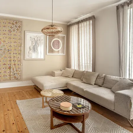 Apartment Grand By Homing